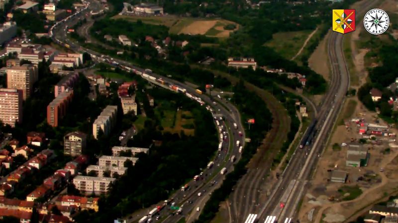 Nejezděte do Prahy, vyzývá policie. Tvořily se dlouhé kolony kvůli opravě kousku silnice